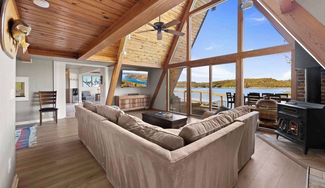 Camel Rock-ON Beaver Lake-Sweeping Views-Sleeps 14
