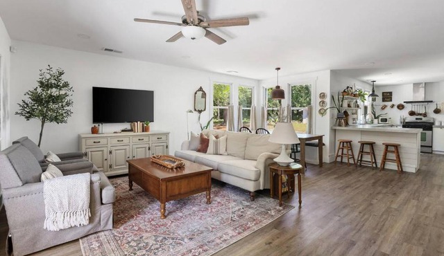 Cayce Cottage w Private Pool
