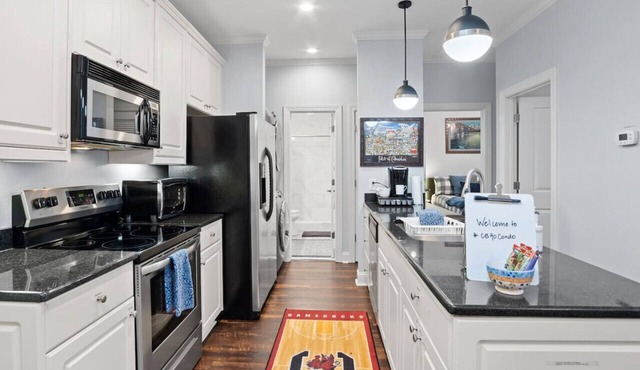 CB90 Condo: USC, Ft Jackson, Walk to Devine St. in Columbia