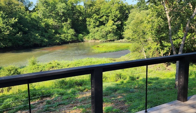 Charming 1-bedroom house in Caddo Valley on the bank of the Caddo River