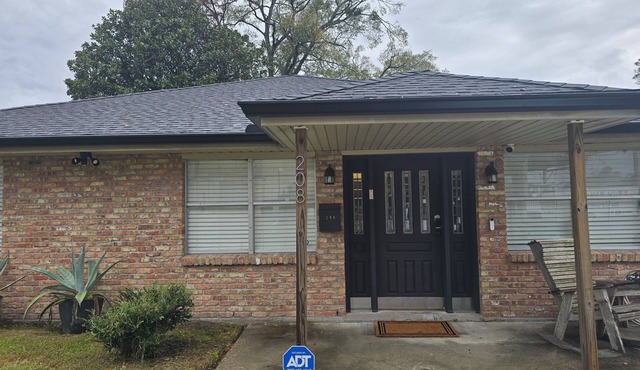 Charming 3-bedroom house with WiFi, fitness room in peaceful Metairie