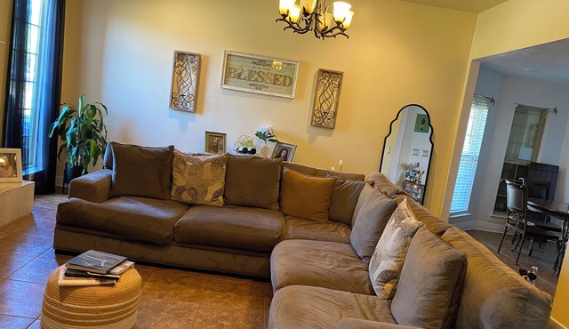 Charming 3-bedroom house with WiFi, AC in delightful New Orleans, pool, safe