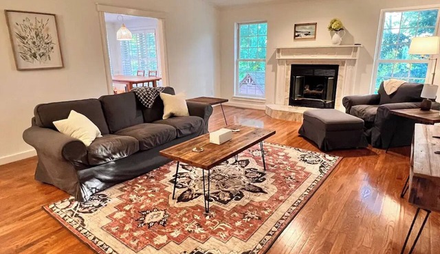 Charming 4-bedroom house with AC and WiFi in lovely Farmington