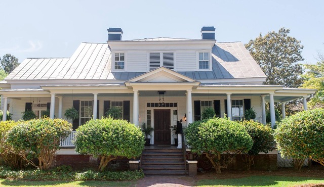Charming Azalea Suite Getaway