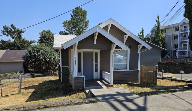 Charming bungalow with AC and WiFi in delightful Everett in Everett