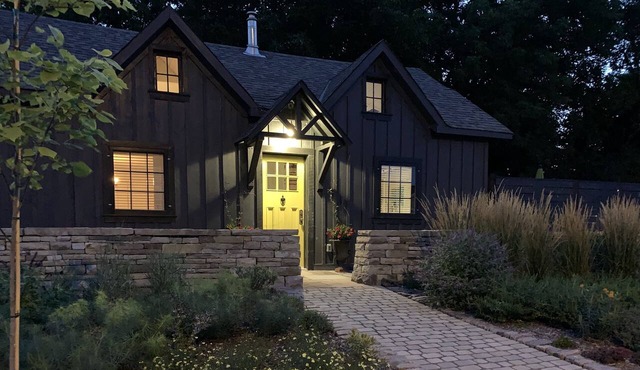 Charming Carriage House in Niagara's Wine Country in Niagara Falls