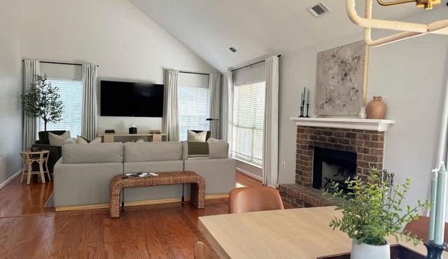 Charming Cottage for Family and Dogs near Beach & City in Savannah