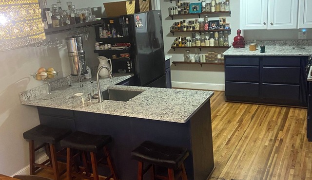 Charming cottage in downtown Columbia. Convenient to Fort Jackson and USC