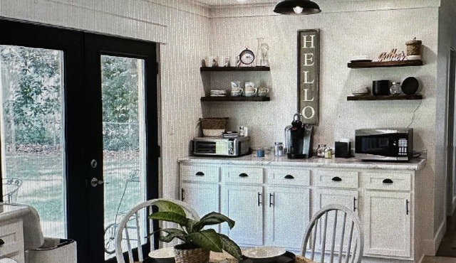 Charming Cottage-Sleeps 6 by Flint Creek(Pat Harrison) Fishing, Swimming, Biking