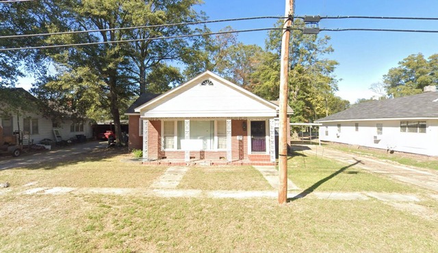 Charming house sleeps 16, in lovely Shaw- 15 minutes from Grammy Museum MS