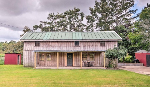 Charming Lakefront Retreat with Pier and Grill! in Westside