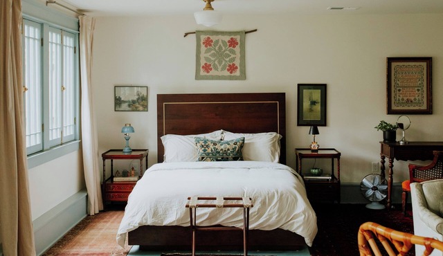 Charming midtown cottage with central air and driveway parking, great location in Memphis