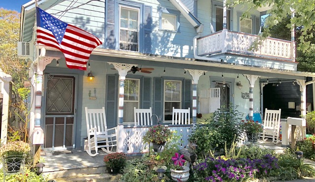 Charming, Pristine Victorian Home 3 blocks to beach, 4 beach badges included in Ocean Grove