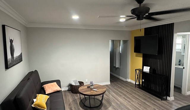 Charming Ranch style 2-bedroom house in El Monte with AC, WiFi and parking. in El Monte