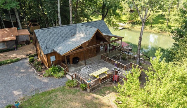 Charming & Rustic Cabin on the Little Red River! in Heber Springs