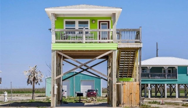 Charming Studio house with WiFi & AC in brilliant Holly Beach, La in Cameron
