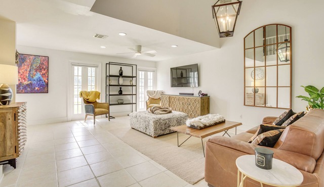 Chic New Orleans Abode: 1 Mi to Lake Pontchartrain in New Orleans