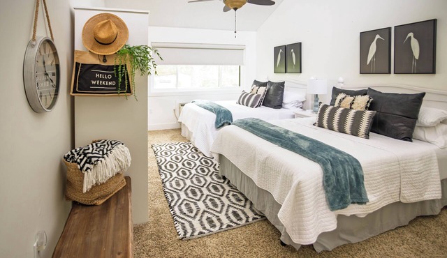 Cliffside Escape – Cozy 2BR/2BA Condo with Scenic Views