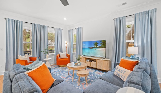 Close 2 DT & Beaches | 4 BR 10 Guests | Built 2025