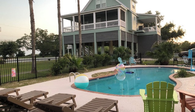 Coastal Charm Getaway - Private Pool, 2 Min Walk To Beach in Pass Christian