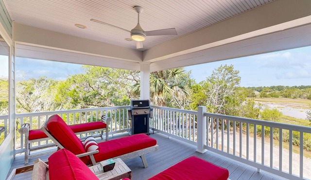 Coastal home- Marsh Views with open floor plan and stunning sunsets