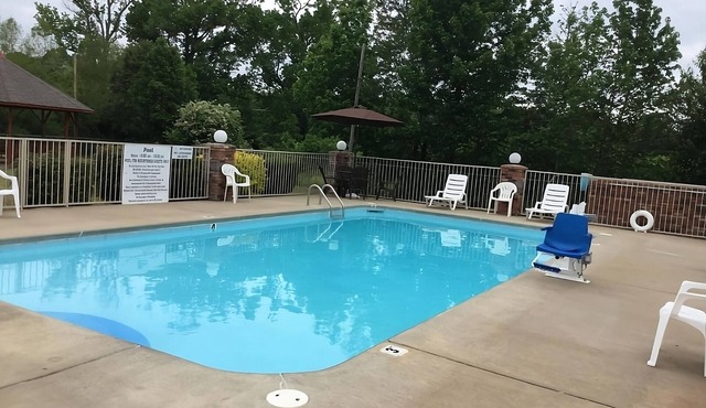 Comfort and Convenience! 2 Pet-friendly Units, Free Breakfast & Parking, Pool in Cabot