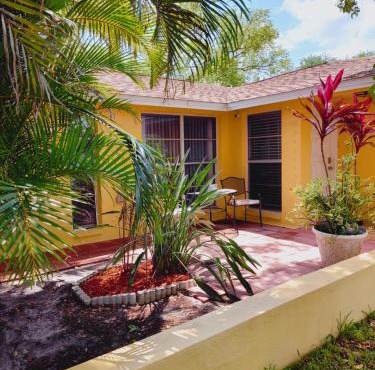 Comfortable Stay- Fully Stocked Home & Coffee Bar- All Essentials Provided in Port Richey