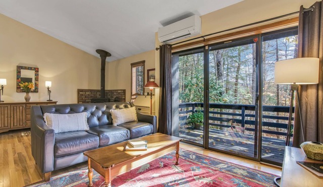 Condo with Fireplace & River Views, Mill Run in Quechee