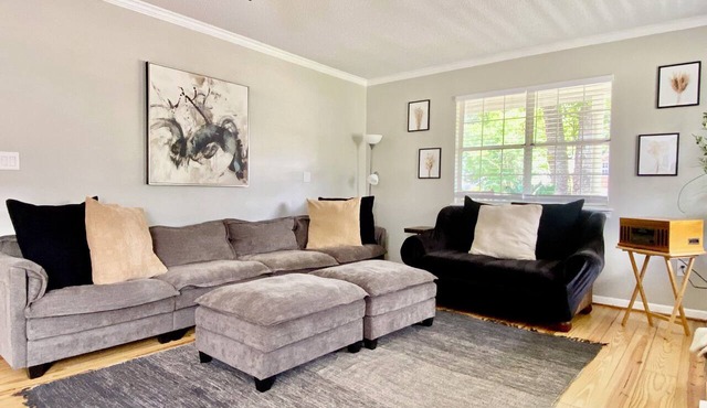 Cozy 3-bedroom home away from home - pet-friendly, king bed, game room
