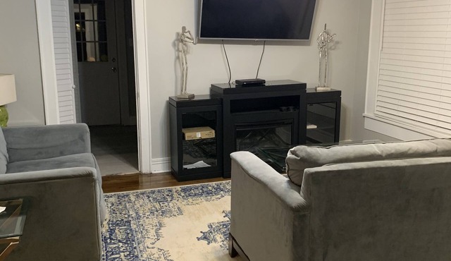 Cozy, bungalow in downtown Minden.