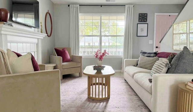 Cozy Cottage Near Beach & Downtown Dog Friendly!