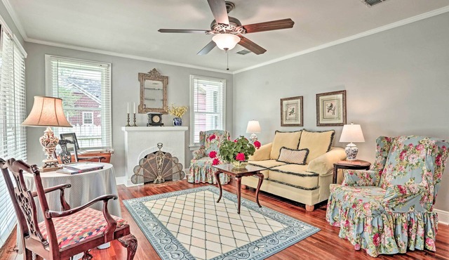 Cozy Garden Cottage 5 Miles to Red River District in Shreveport