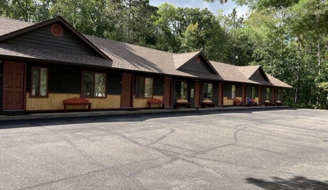 Cozy Gull Lake View Cottage in Lake Shore