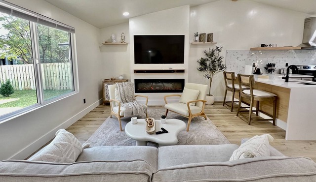 Cozy Home Minutes From Downtown