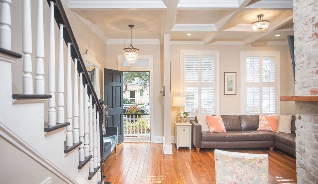 Cozy Home on Famous Jones Street in Historic District by Lucky Savannah
