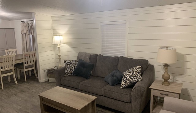 Cozy, Quiet 3B/2bath with large yard- SLEEPS 8! Just minutes from Fort Polk in Leesville