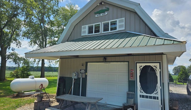 Cozy studio 1 bed farm country apart cabin condo in Oak Harbor with AC in Oak Harbor