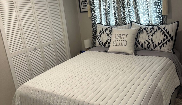 Cozy studio Tiny Nests in Tampa with WiFi, AC Family friendly-.Pet-Friendly in Tampa