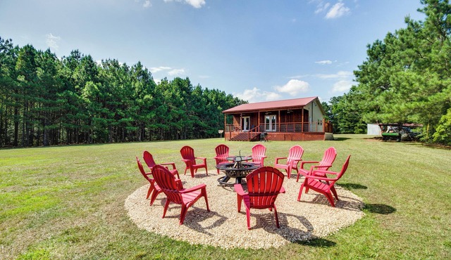 Cozy Summit Cabin w/Hiking Trails & Fishing Pond! in Summit