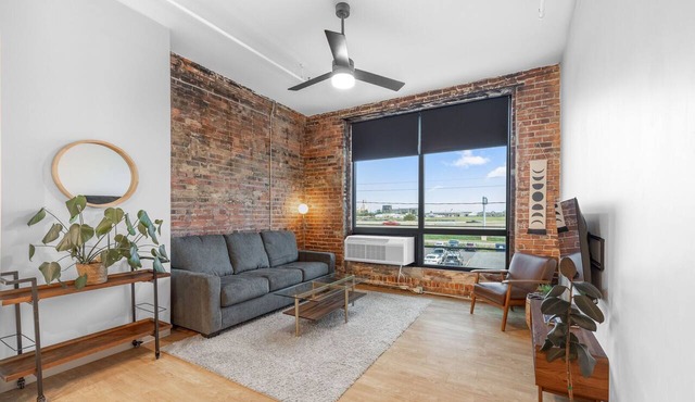 Craft District Apt w/Gym & Coffee Shop 225 in Duluth