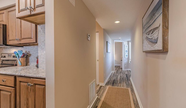 Crow's Nest On Harbor Island - Recently Updated!- One Bedroom on Third Floor
