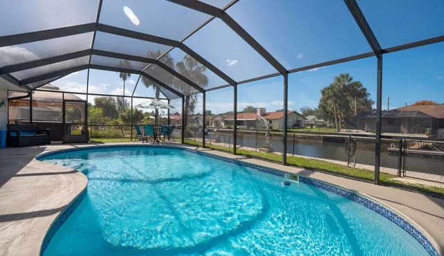 Crystal River Pool Home ~ Waterfront w/Boat Dock, Hot Tub & fenced backyard.