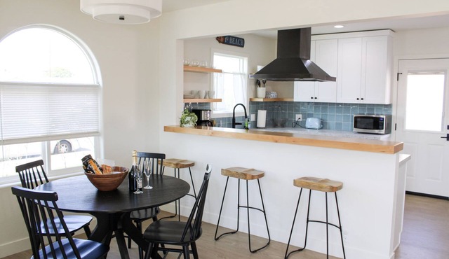 Designer Remodel 3 bed/2 bath Beach House Near LAX