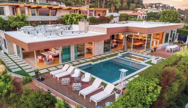 Devlin Estate - Iconic Bird Streets Retreat w/Epic City-to-Ocean Views
