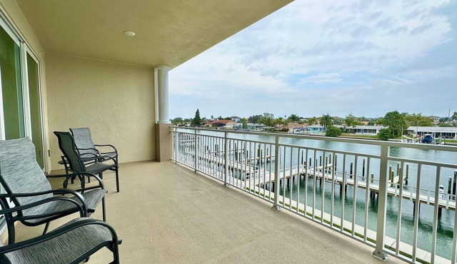 Dolphin Harbour 305 - Luxury Waterfront in Clearwater Beach