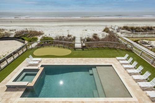'Dolphin Manor' OCEAN FRONT, PRIVATE POOL, HOT TUB, PUTTING GREEN!