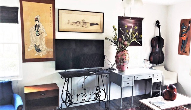 Downtown Art & Eclectic "D" 2br in Mobile