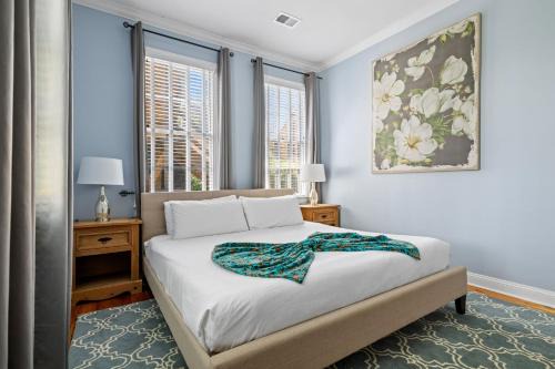 Downtown Grill Sleeps 6 Steps from King St