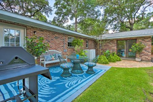 Downtown Home w/Yard & BBQ - 6 Mi to Downtown!