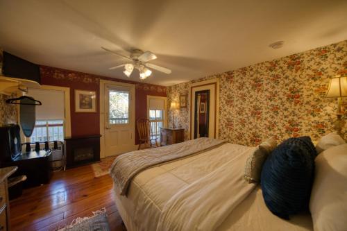 Downtown Primrose Piedmont House in Eureka Springs